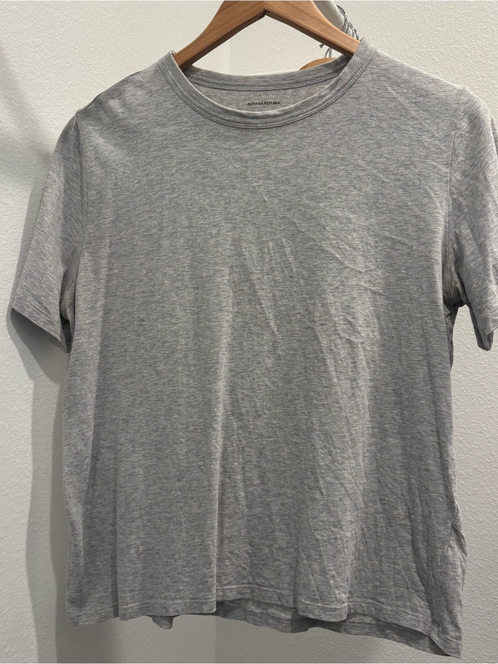 Banana Republic Women’sGray Crew Neck T-Shirt